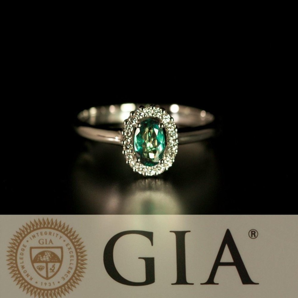 Natural Alexandrite Diamond 18k Gold Engagement Ring